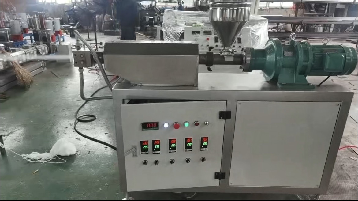 synthetic fiber extrusion