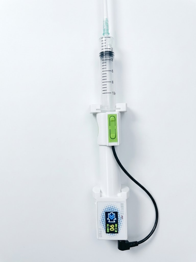 Animal feeder syringe